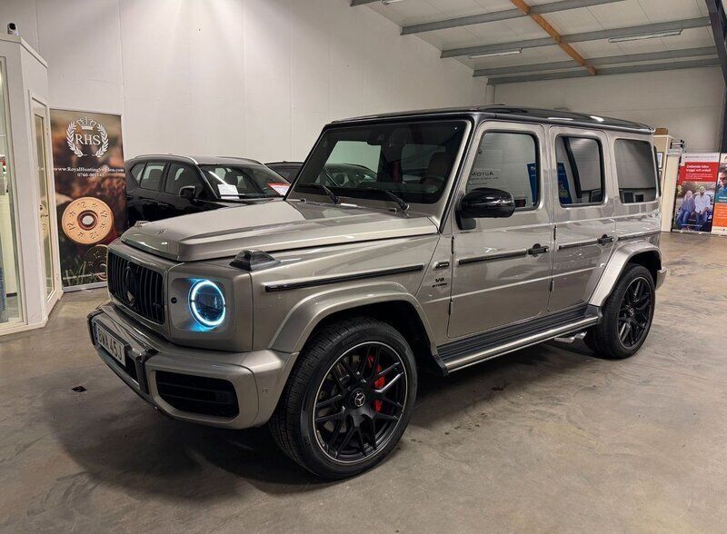 Grå Begagnad 2023 Mercedes G63 AMG Premium SUV | 2 349 900 kr - Bild 1/4