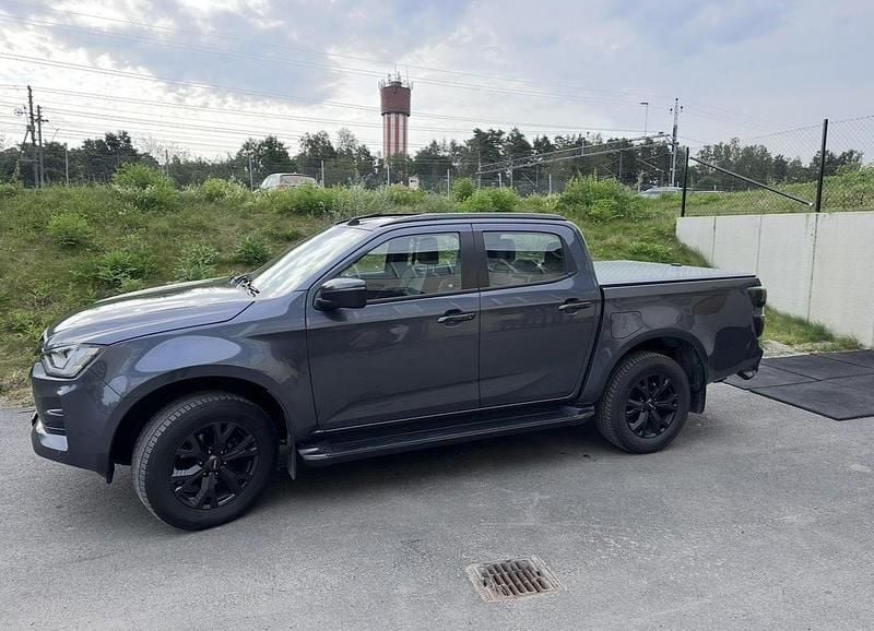 Grå Begagnad 2023 Isuzu D-Max Pickup | 610 000 kr (Lite dyr) - Bild 1/4