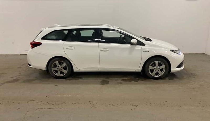 Begagnad 2017 Toyota Auris Touring Sports Kombi | 159 999 kr (Marknadspris) - Bild 1/4