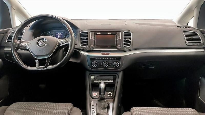 Begagnad VW Sharan 150 HK (110 kW) 2016 Grå Minibuss