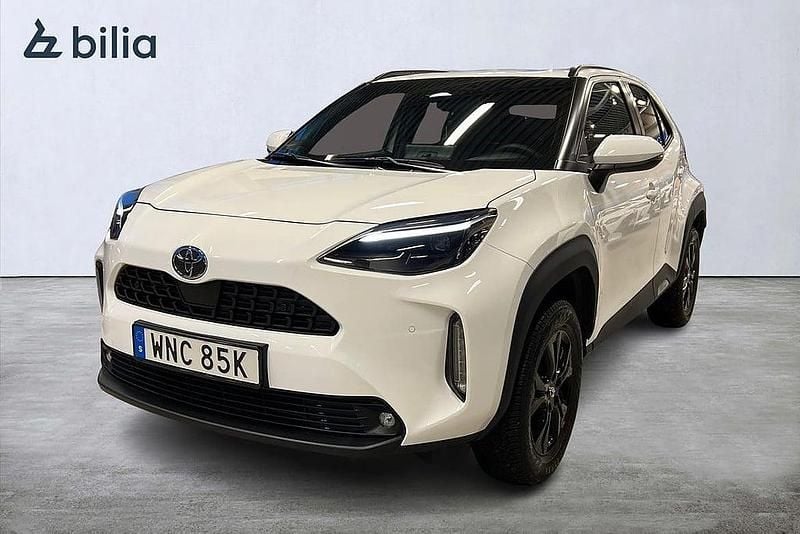 Vit Begagnad 2025 Toyota Yaris Cross Active SUV | 329 900 kr (Lite dyr) - Bild 1/3