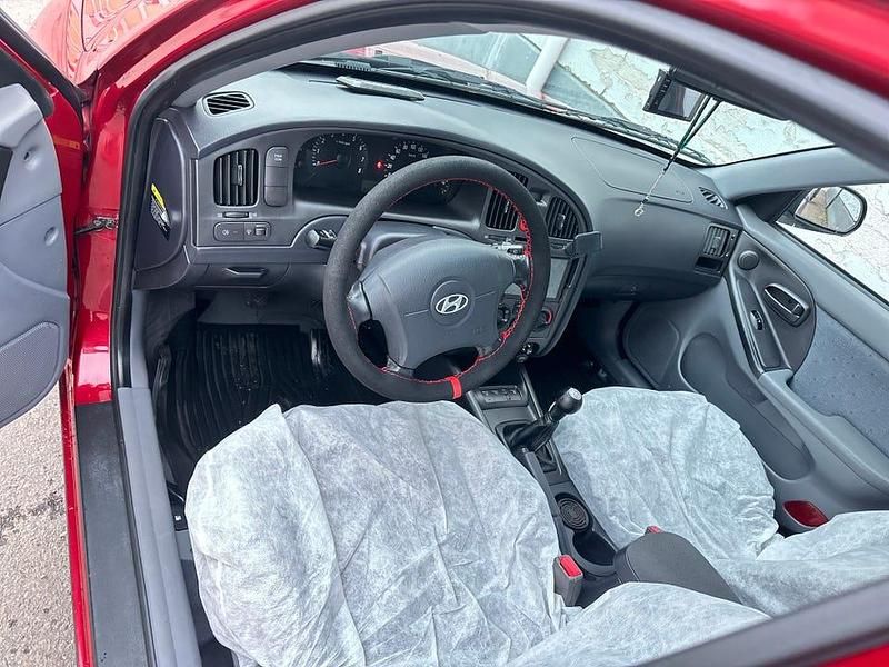 Begagnad Hyundai Elantra 143 HK (105 kW) 2004 Sedan