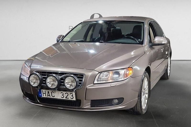 Grå Begagnad 2008 Volvo S80 Summum Sedan | 64 900 kr (Lite dyr) - Bild 1/3