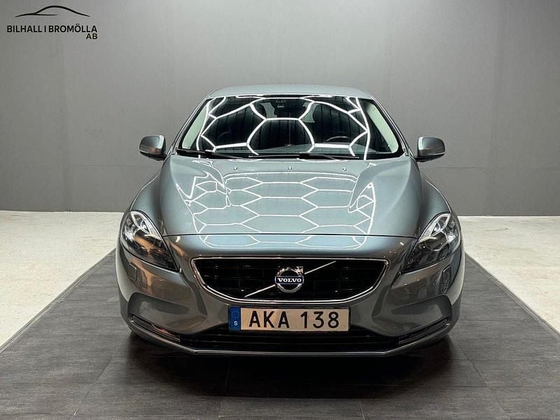 Grå Begagnad 2015 Volvo V40 Kombi | 84 900 kr (Bra pris) - Bild 1/4