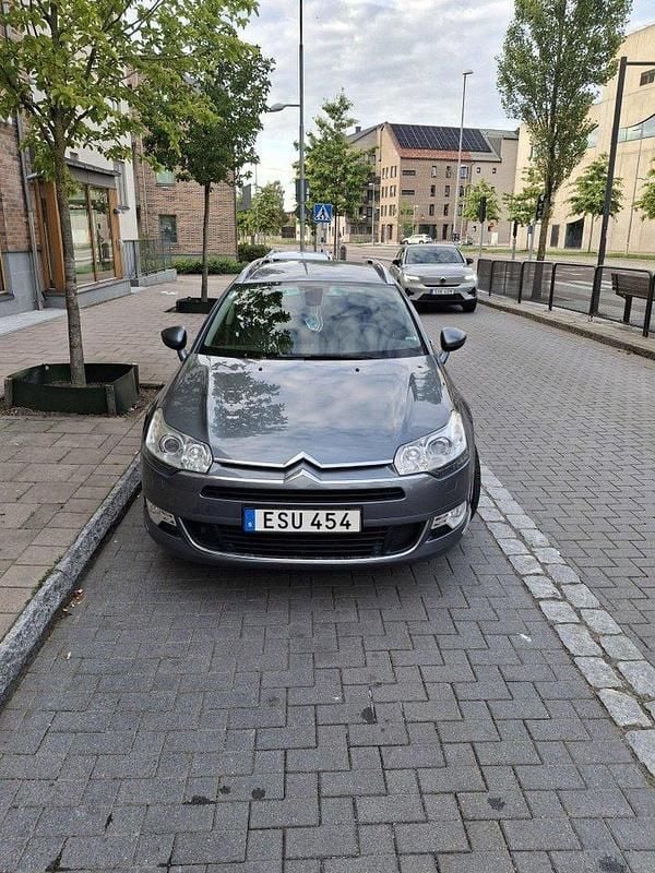 Grå Begagnad 2011 Citroën C5 Kombi | 56 000 kr (Marknadspris) - Bild 1/4