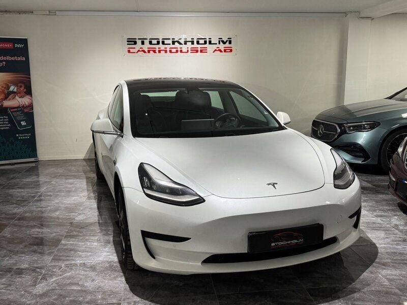 Vit Begagnad 2020 Tesla Model 3 Standard Range Plus Sedan | 169 900 kr - Bild 1/4