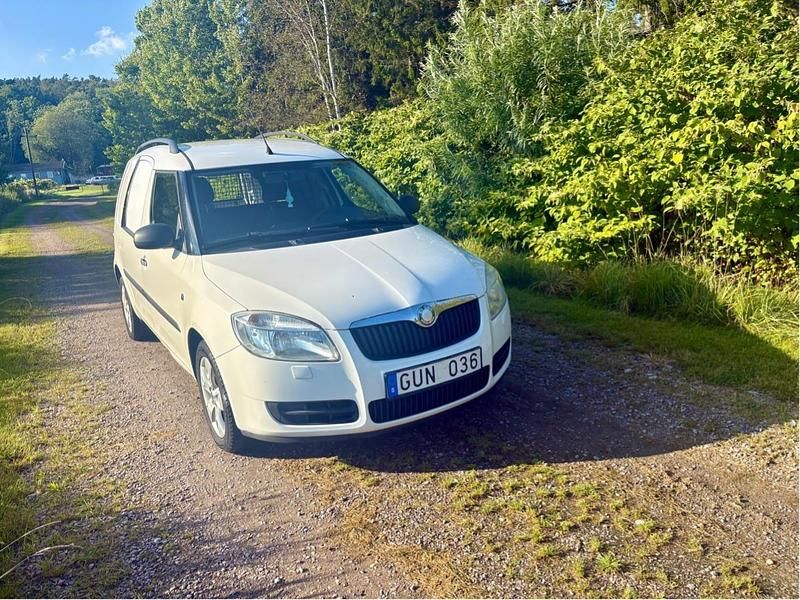 Vit Begagnad 2008 Skoda Roomster | 25 900 kr - Bild 1/4