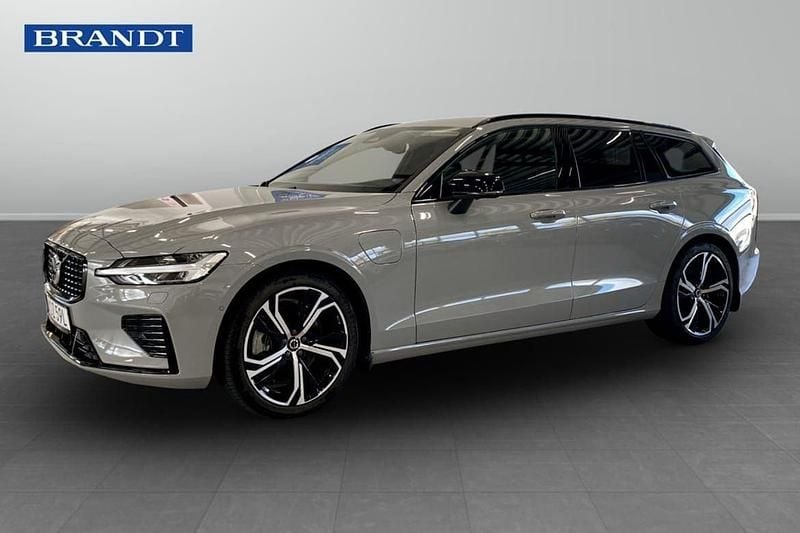 Grå Begagnad 2025 Volvo V60 Plus Kombi | 499 900 kr (Marknadspris) - Bild 1/3