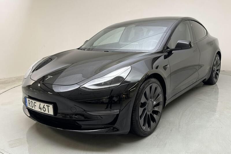 Svart Begagnad 2021 Tesla Model 3 Sedan | 269 900 kr (Bra pris) - Bild 1/4