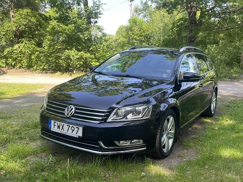 Svart Begagnad 2011 VW Passat Kombi | 119 000 kr (Lite dyr) - Bild 1/4