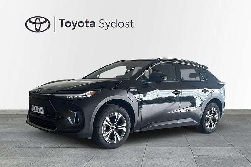 Svart Begagnad 2023 Toyota bZ4X Executive SUV | 389 000 kr (Marknadspris) - Bild 1/3