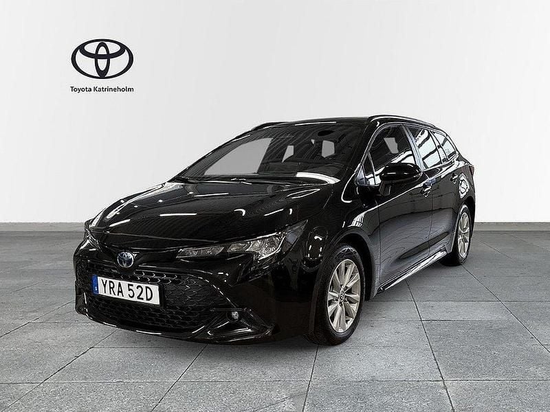 Svart Begagnad 2023 Toyota Corolla Kombi | 284 900 kr (Bra pris) - Bild 1/4