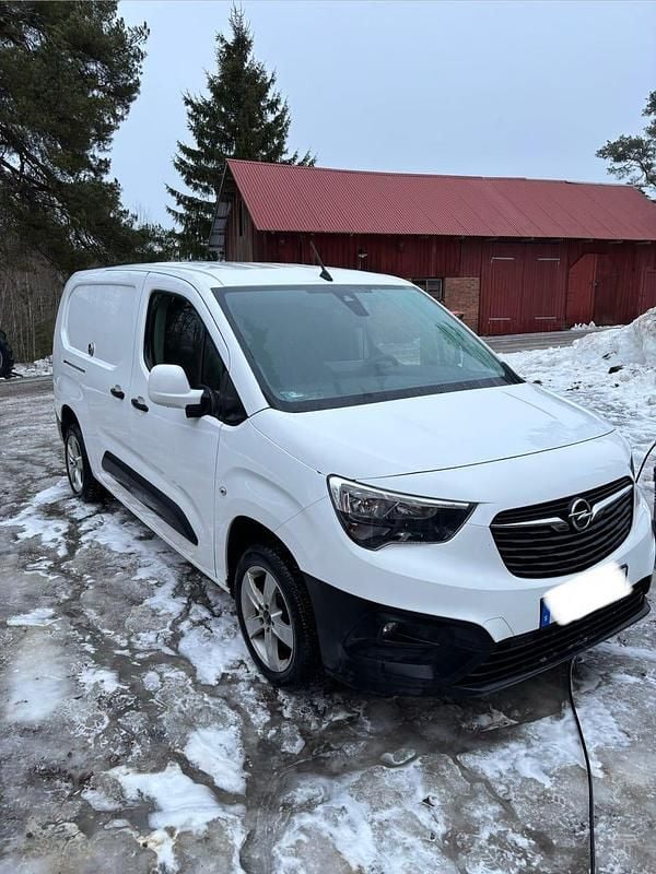 Begagnad Opel Combo 102 HK (75 kW) 2020 Minibuss