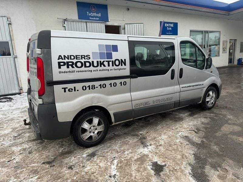 Begagnad Opel Vivaro 146 HK (107 kW) 2007 Silver Minibuss