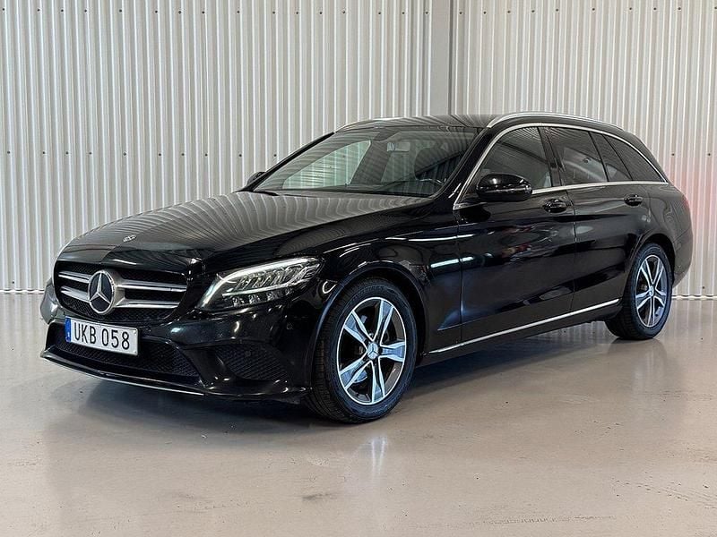Svart Begagnad 2018 Mercedes C200 Kombi | 169 900 kr (Superpris) - Bild 1/4