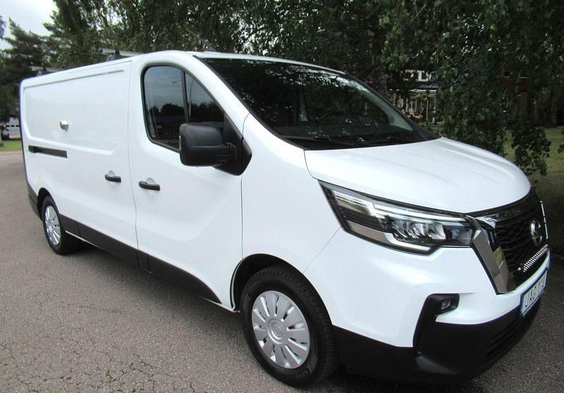 Vit Begagnad 2023 Nissan Primastar Minibuss | 315 000 kr (Bra pris) - Bild 1/4