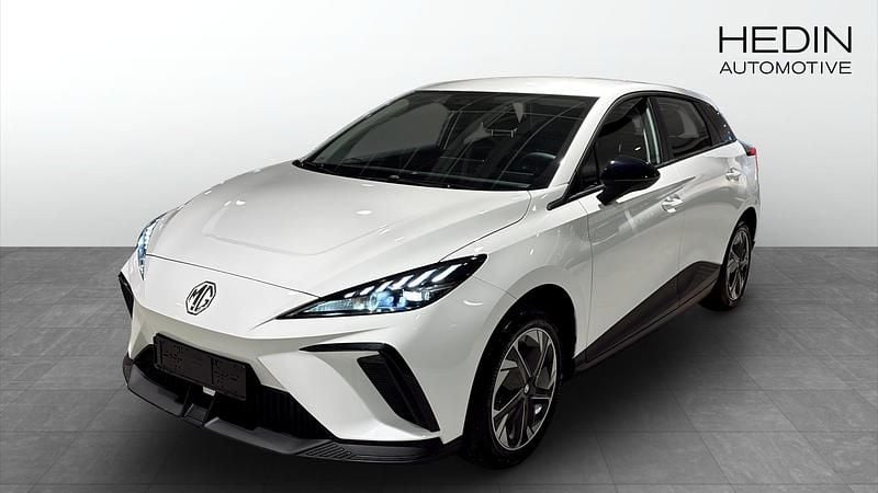 Vit Begagnad 2024 MG MG4 EV Halvkombi | 369 990 kr - Bild 1/4
