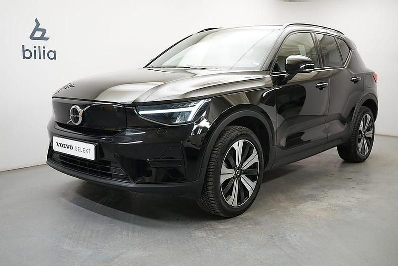 Svart Begagnad 2022 Volvo XC40 Core SUV | 334 900 kr - Bild 1/3