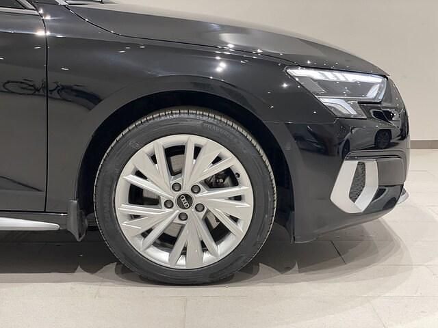 Begagnad Audi A3 Advanced 150 HK (110 kW) 2023 Brillantschwarz Sedan