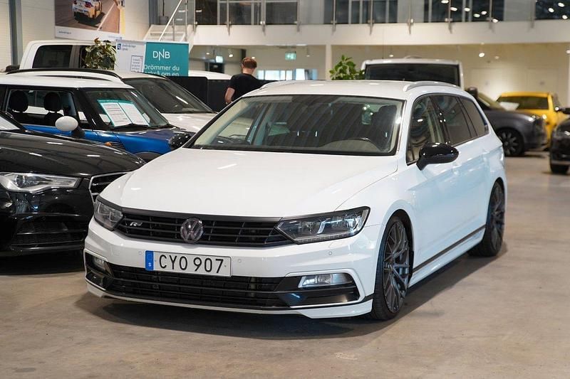 Vit Begagnad 2017 VW Passat GT Kombi | 179 500 kr (Marknadspris) - Bild 1/4