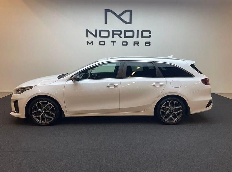Begagnad Kia Ceed GT-Line 160 HK (117 kW) 2021 Vit Halvkombi