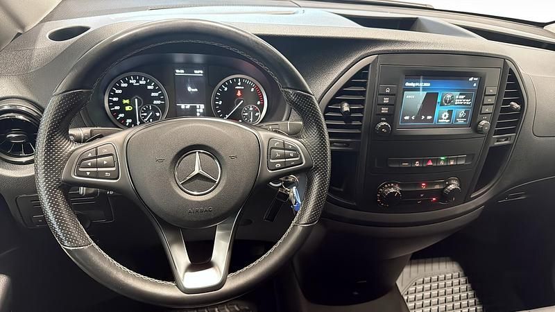 Begagnad Mercedes Vito 163 HK (119 kW) 2023 Svart Van