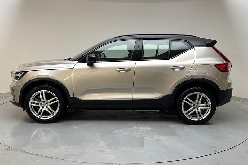 Begagnad Volvo XC40 Core 169 kW (231 HK) 2023 Ljusgrå SUV