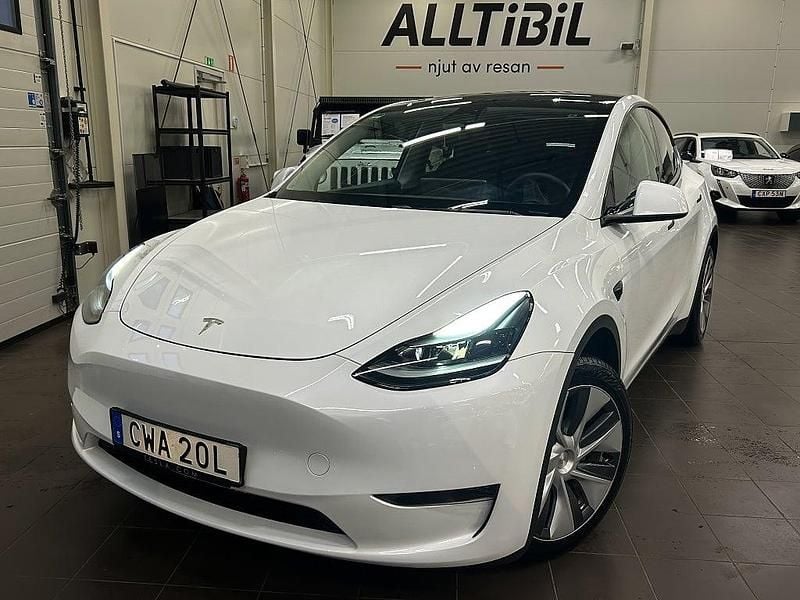 Begagnad Tesla Model Y Long Range AWD 378 kW (514 HK) 2023 Vit SUV