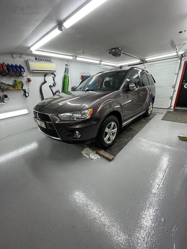 Begagnad 2012 Mitsubishi Outlander SUV | 60 000 kr (Dyr) - Bild 1/4