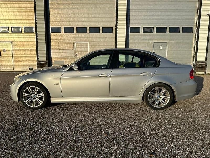 Begagnad 2008 BMW 320 Sedan | 70 000 kr (Marknadspris) - Bild 1/4