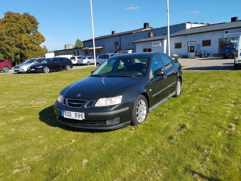 Mörkgrön (grön) Begagnad 2003 Saab 9-3 Sedan | 41 500 kr (Marknadspris) - Bild 1/4