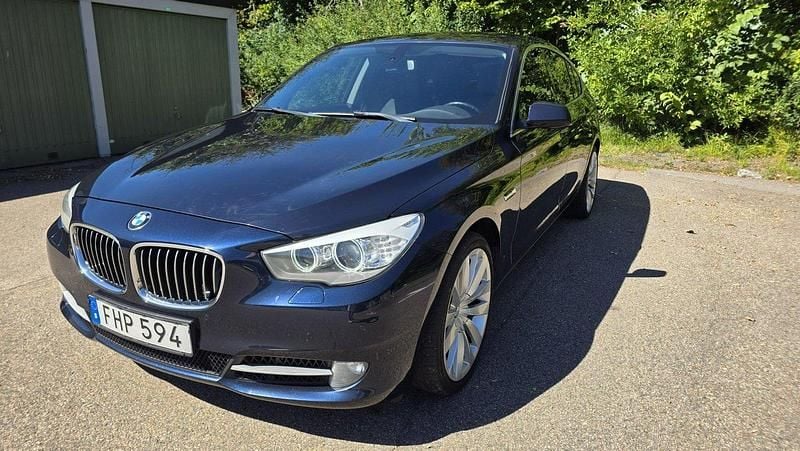 Blå Begagnad 2010 BMW 530 Gran Turismo Halvkombi | 94 000 kr (Marknadspris) - Bild 1/4