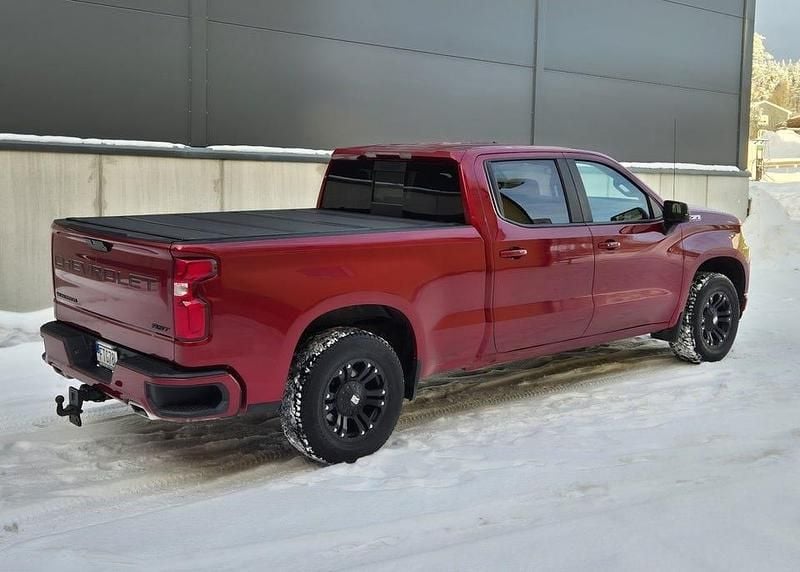 Begagnad Chevrolet Silverado 282 HK (207 kW) 2021 Röd Sedan