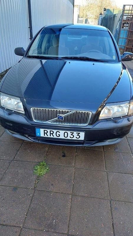 Grå Begagnad 2001 Volvo S80 Sedan | 25 000 kr (Bra pris) - Bild 1/4