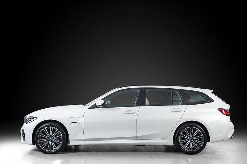 Begagnad BMW 330 M Sport 292 HK (214 kW) 2022 Vit Kombi