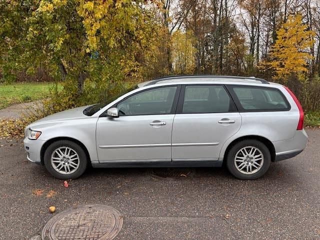 Begagnad 2009 Volvo V50 Kinetic Kombi | 28 000 kr (Superpris) - Bild 1/4