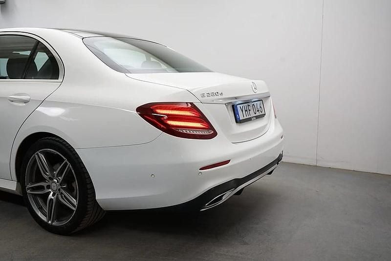 Begagnad Mercedes E220 AMG line 194 HK (142 kW) 2016 Vit Sedan