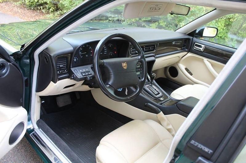 Begagnad Jaguar XJ 211 HK (155 kW) 1995 Mörkgrön Sedan