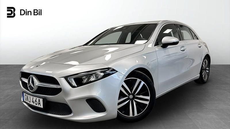 Silver Begagnad 2019 Mercedes A180 Halvkombi | 189 900 kr (Marknadspris) - Bild 1/4
