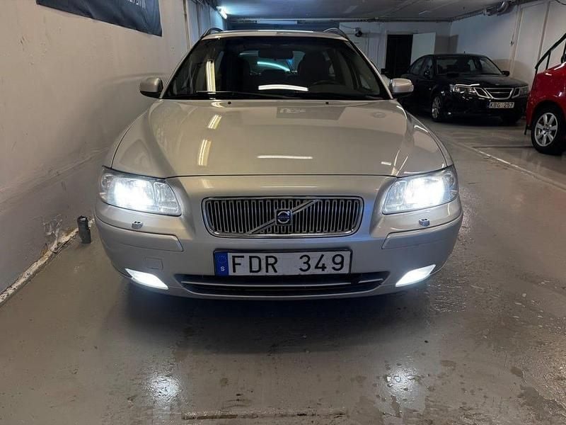 Begagnad Volvo V70 Kinetic 170 HK (125 kW) 2008 Grå Kombi