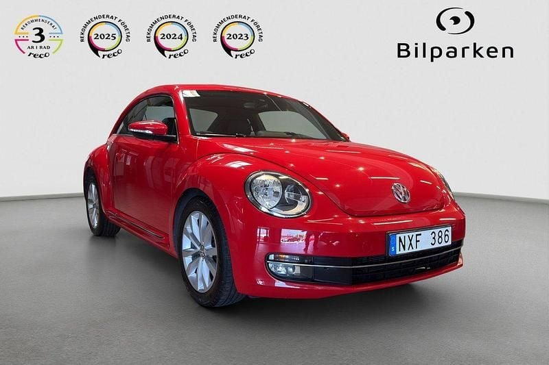 Röd Begagnad 2013 VW Beetle Style Halvkombi | 129 990 kr (Marknadspris) - Bild 1/4