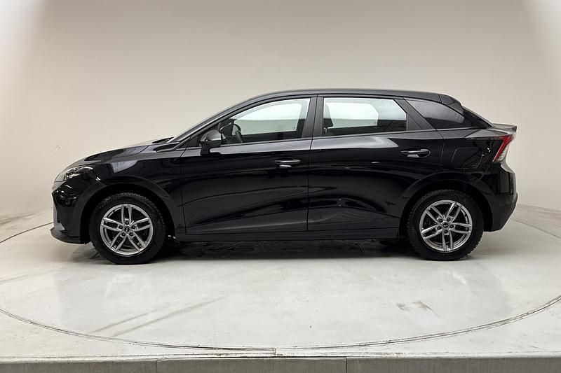 Begagnad MG MG4 EV 2023 Svart Halvkombi