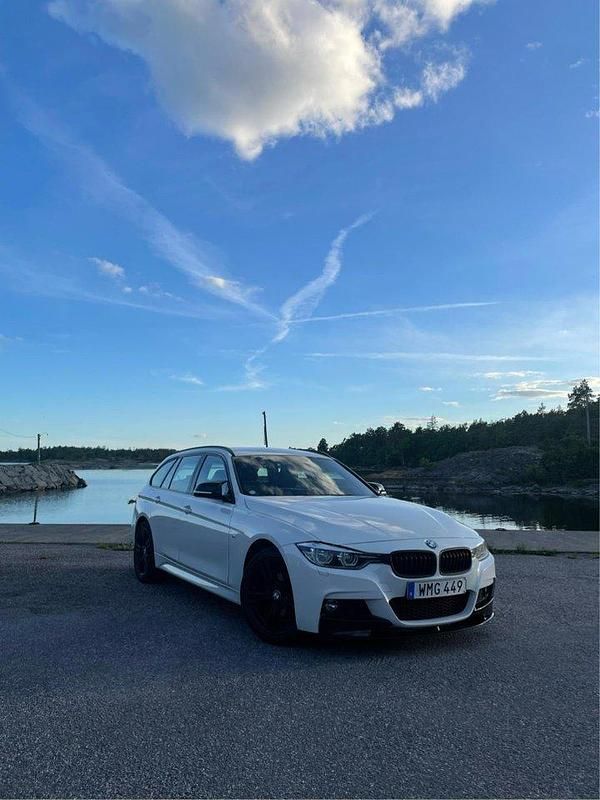 Vit Begagnad 2019 BMW 320 M Sport Kombi | 230 000 kr (Marknadspris) - Bild 1/4