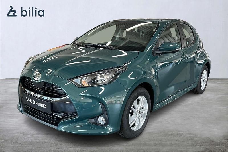 Ny 2025 Toyota Yaris Active Halvkombi | 271 800 kr (Marknadspris) - Bild 1/4