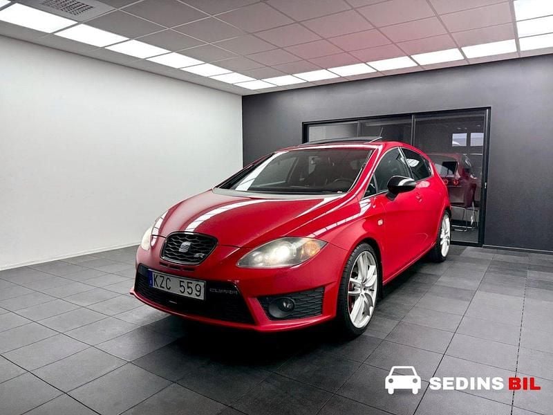 Röd Begagnad 2011 Cupra Leon Halvkombi | 89 900 kr (Dyr) - Bild 1/4