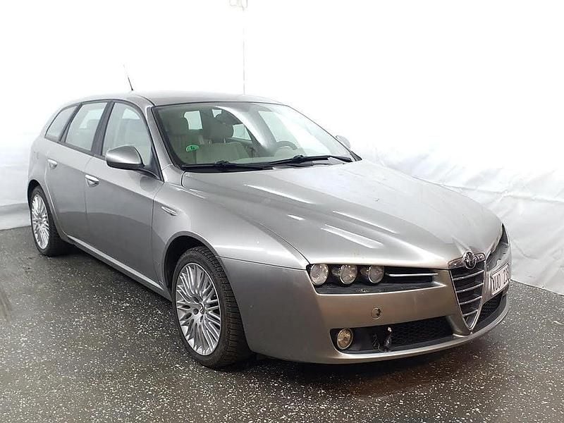 Begagnad Alfa Romeo 159 185 HK (136 kW) 2006 Silver Kombi