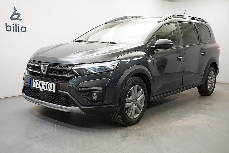 Mörkgrå Begagnad 2022 Dacia Jogger Comfort Minibuss | 174 900 kr (Marknadspris) - Bild 1/3