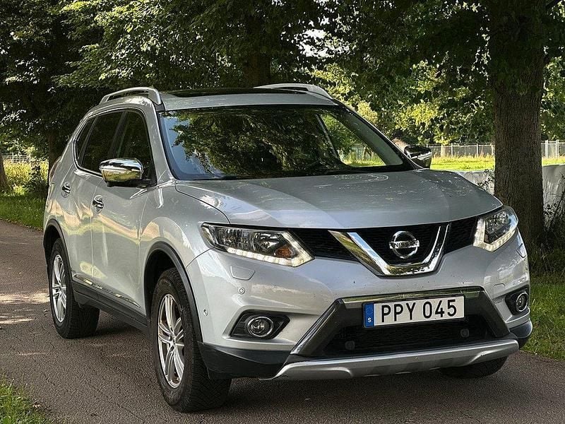 Silver (silver metallic) Begagnad 2015 Nissan X-Trail 360º SUV | 139 900 kr (Marknadspris) - Bild 1/4