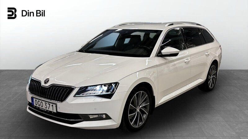 Vit Begagnad 2019 Skoda Superb LAURIN & KLEMENT Kombi | 289 900 kr (Marknadspris) - Bild 1/4