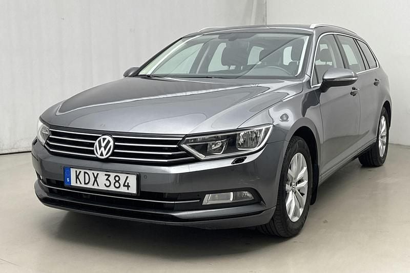 Mörkgrå Begagnad 2016 VW Passat | 145 000 kr (Superpris) - Bild 1/4